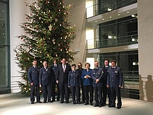 Übergabe des Weihnachtsbaumes an Bundeskanzlerin Angla Merkel und Helge Braun