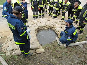Ausbildung für die Feuerwehr: Quellkade anlegen