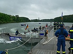 Bau einer Pontonbrücke in Speyer 2006 (Bild: thw.de)